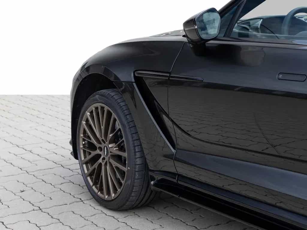 Aston Martin DBX 707 - Minotaur Green - null-photo-11