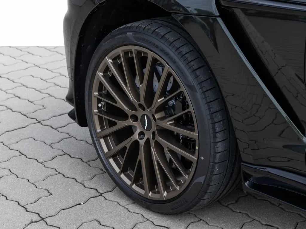 Aston Martin DBX 707 - Minotaur Green - null-photo-12