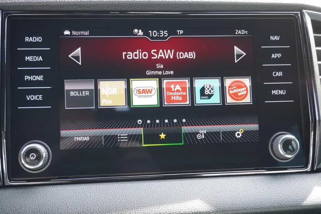 Skoda Karoq 1.5 TSI DSG Sportline LED Navi Kamera 04/2021-photo-16