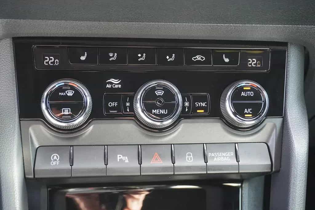 Skoda Karoq 1.5 TSI DSG Sportline LED Navi Kamera 04/2021-photo-18
