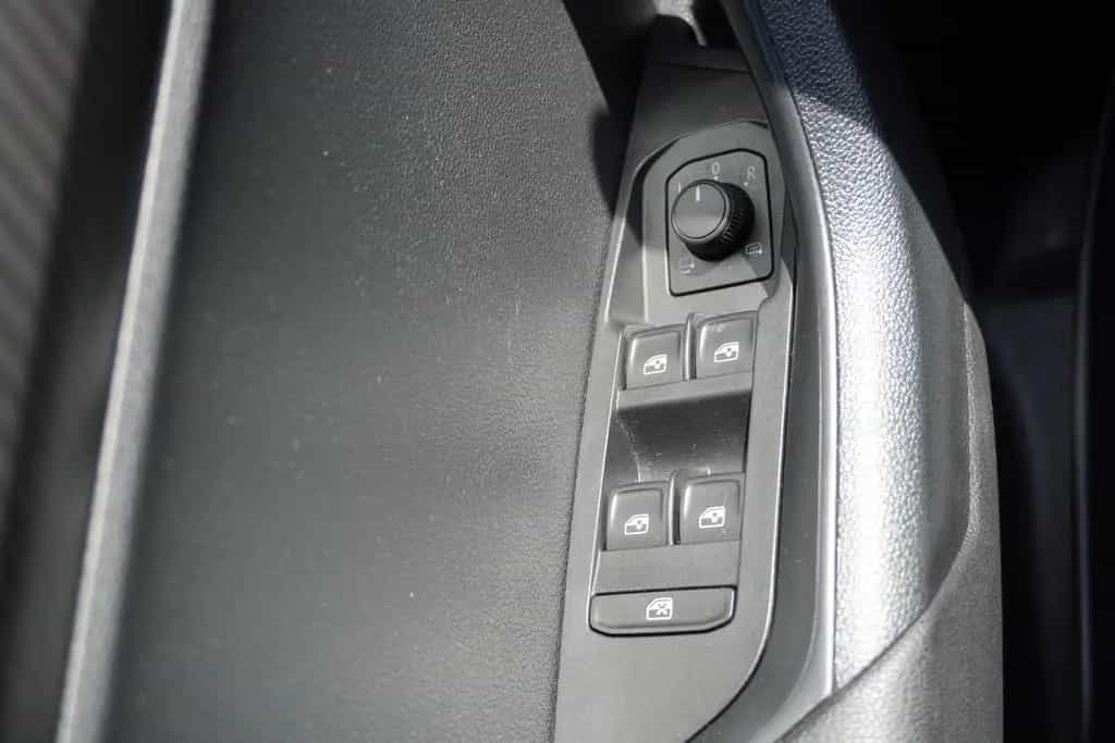 Skoda Karoq 1.5 TSI DSG Sportline LED Navi Kamera 04/2021-photo-29