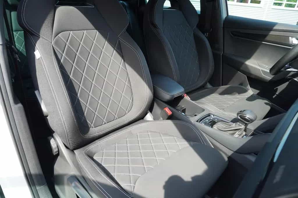 Skoda Karoq 1.5 TSI DSG Sportline LED Navi Kamera 04/2021-photo-9