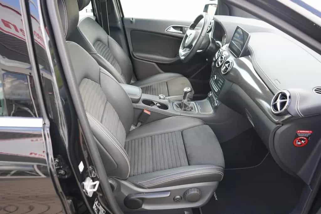 Mercedes-Benz B 200 B200 AMG Line LED Navi Panorama Totwinkel 09/2017-photo-32
