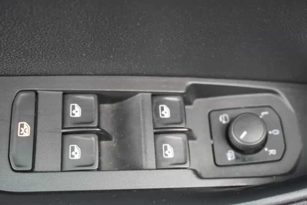 Skoda Karoq 1.5 TSI DSG Sportline LED DCC Standheizung 04/2022-photo-13