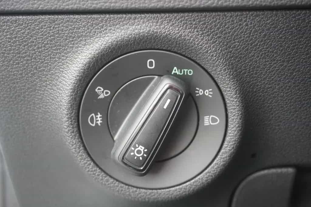 Skoda Karoq 1.5 TSI DSG Sportline LED DCC Standheizung 04/2022-photo-15
