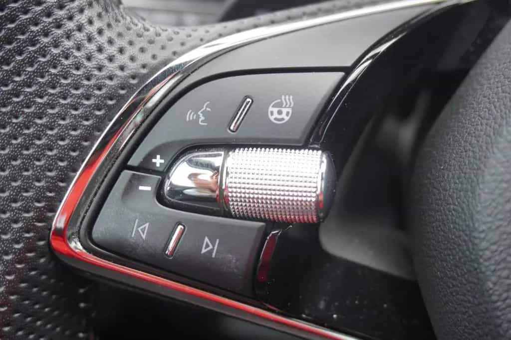 Skoda Karoq 1.5 TSI DSG Sportline LED DCC Standheizung 04/2022-photo-18