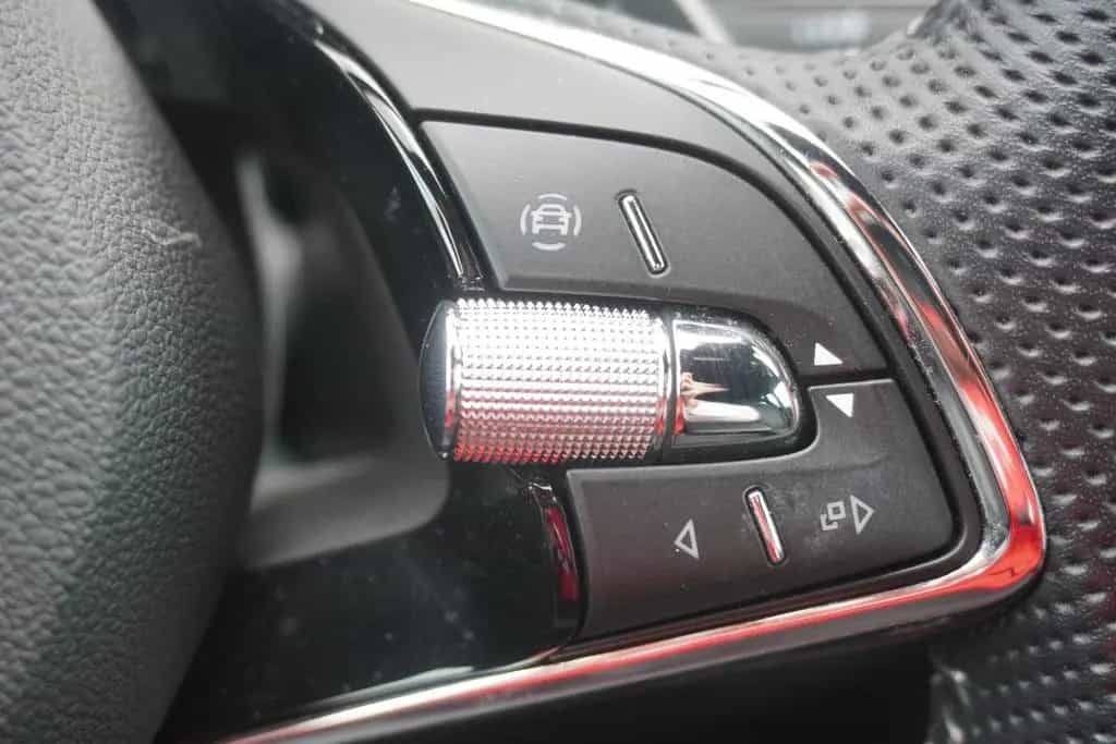 Skoda Karoq 1.5 TSI DSG Sportline LED DCC Standheizung 04/2022-photo-19