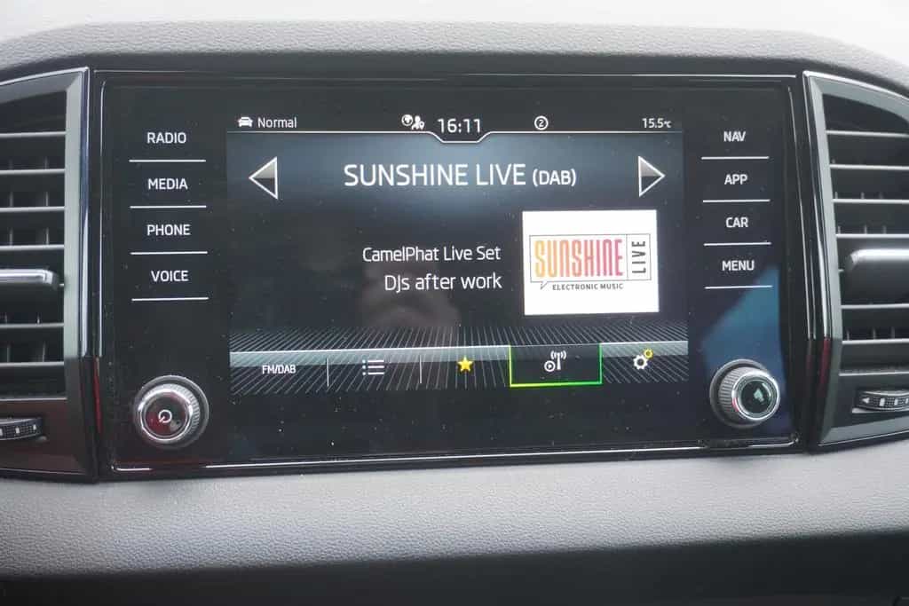 Skoda Karoq 1.5 TSI DSG Sportline LED DCC Standheizung 04/2022-photo-21