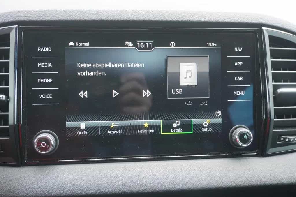 Skoda Karoq 1.5 TSI DSG Sportline LED DCC Standheizung 04/2022-photo-22