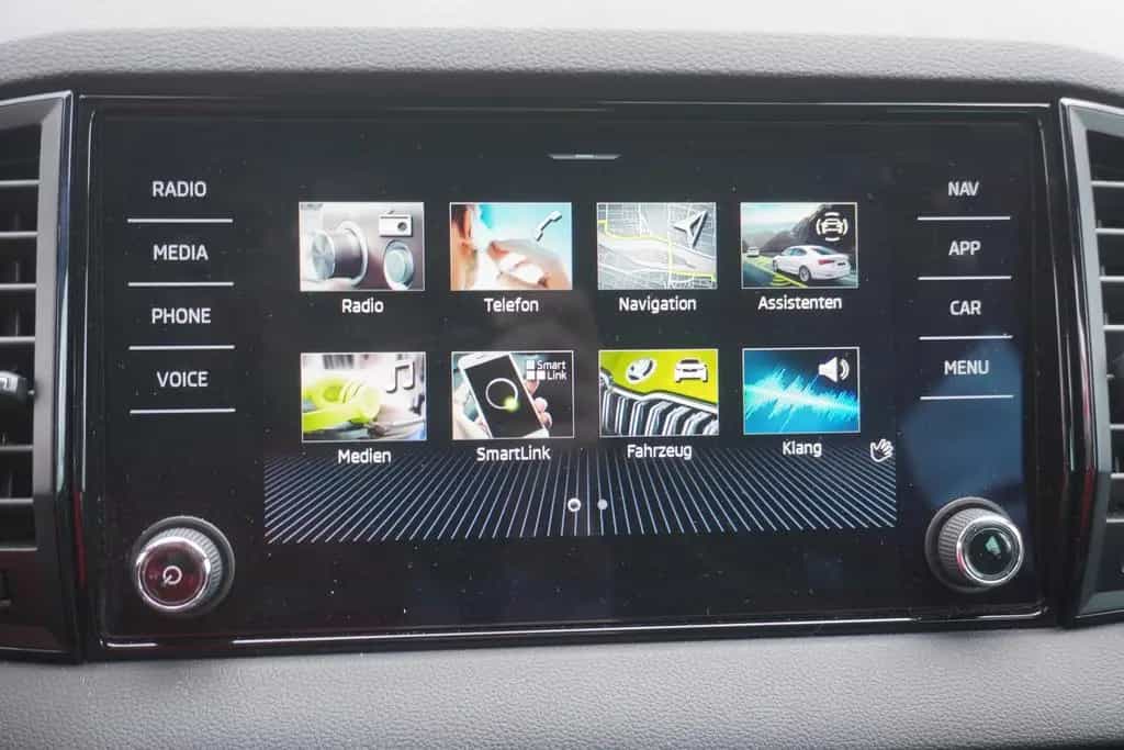 Skoda Karoq 1.5 TSI DSG Sportline LED DCC Standheizung 04/2022-photo-24