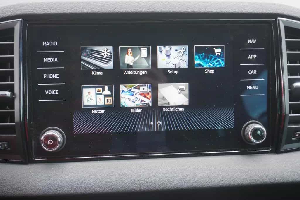 Skoda Karoq 1.5 TSI DSG Sportline LED DCC Standheizung 04/2022-photo-25