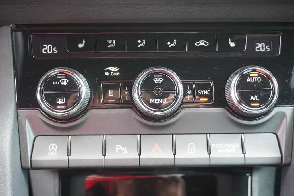 Skoda Karoq 1.5 TSI DSG Sportline LED DCC Standheizung 04/2022-photo-27