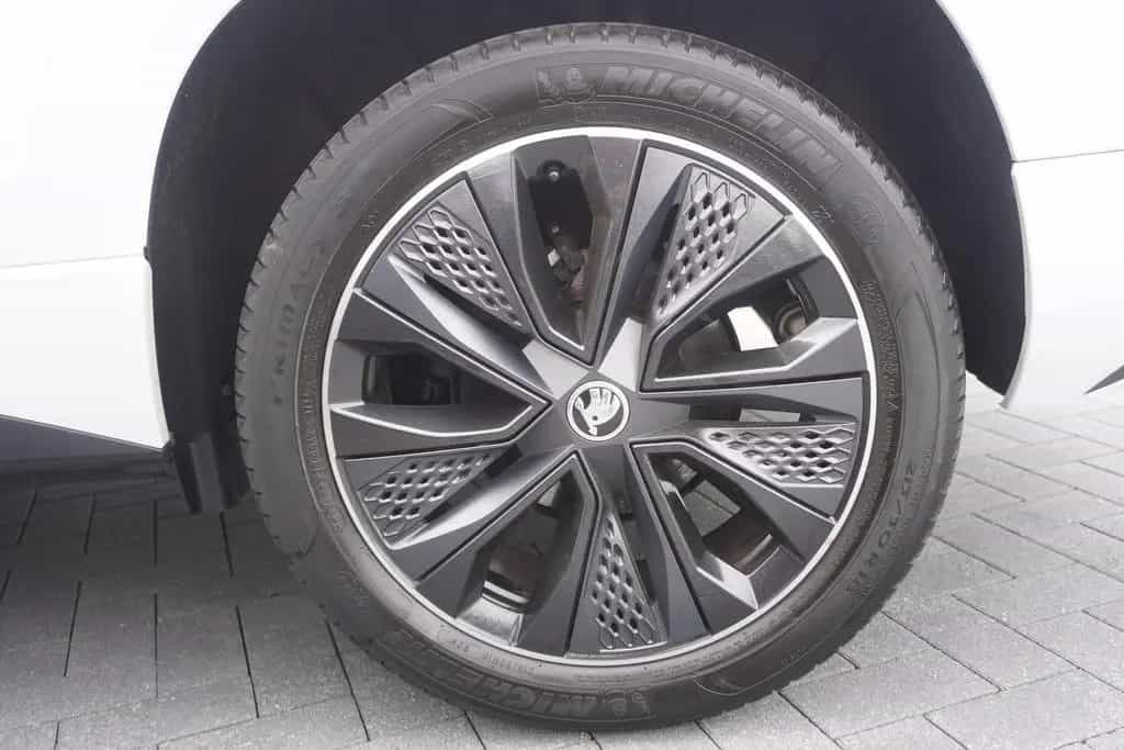 Skoda Karoq 1.5 TSI DSG Sportline LED DCC Standheizung 04/2022-photo-35