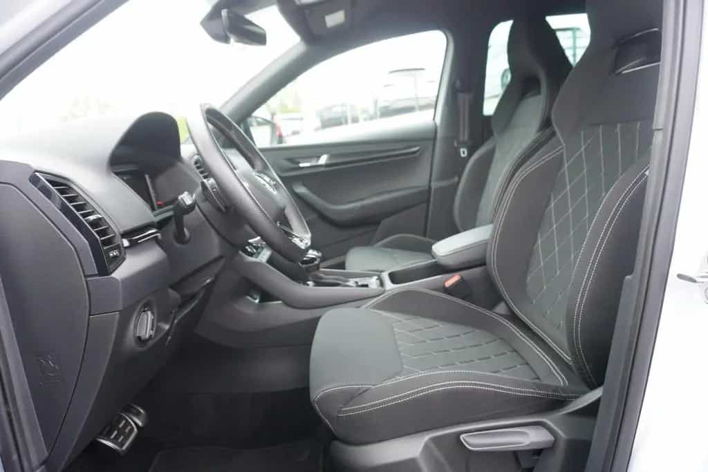 Skoda Karoq 1.5 TSI DSG Sportline LED DCC Standheizung 04/2022-photo-9