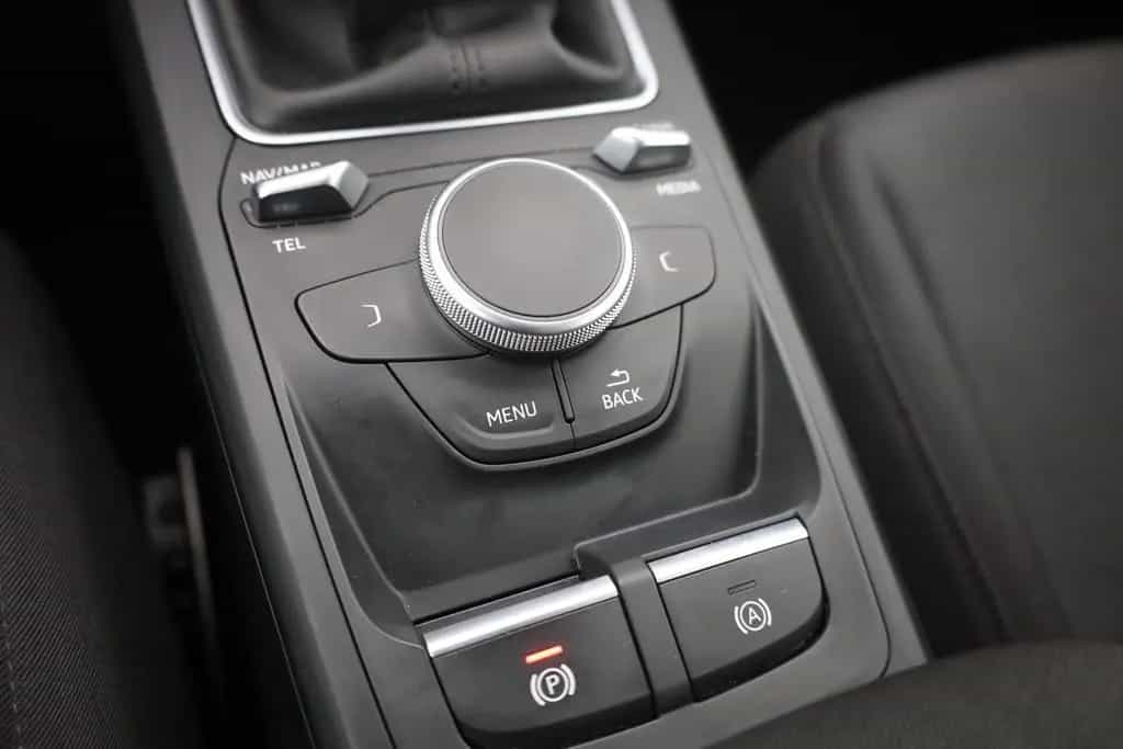 Audi Q2 30 TFSI LED Navi Sitzheizung Kamera AHK 11/2020-photo-13