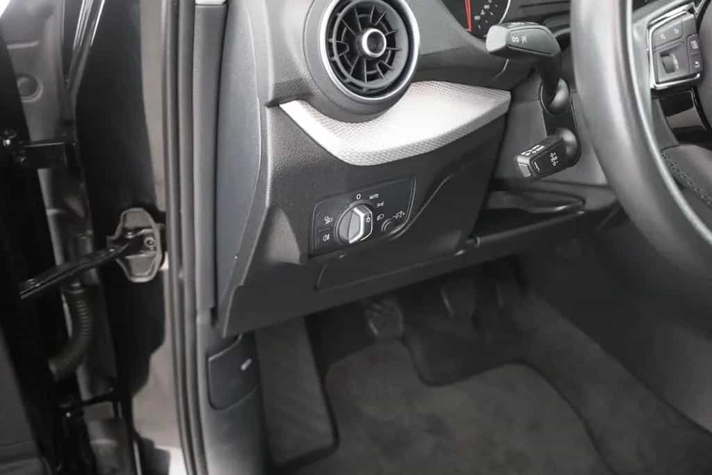 Audi Q2 30 TFSI LED Navi Sitzheizung Kamera AHK 11/2020-photo-21