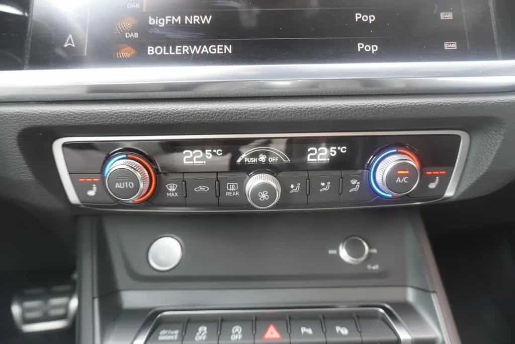 Audi Q3 40 2.0 TFSI S-Line LED Navi Panorama Kamera 01/2019-photo-20