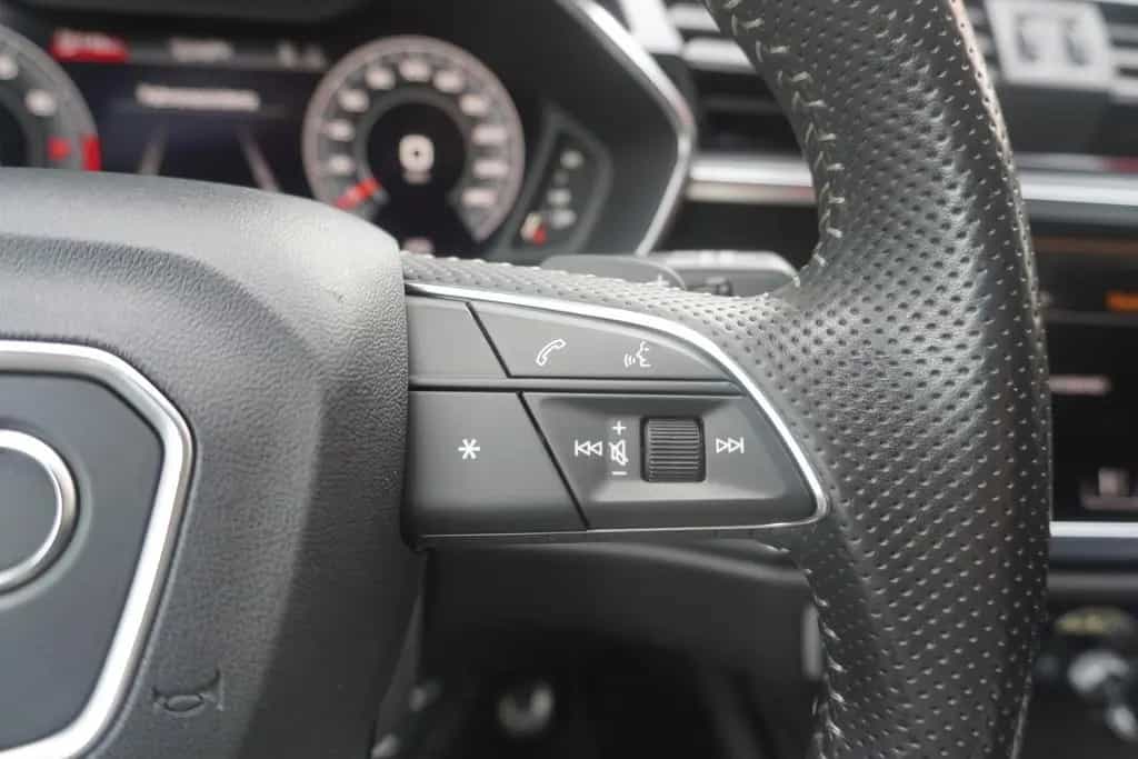 Audi Q3 40 2.0 TFSI S-Line LED Navi Panorama Kamera 01/2019-photo-26