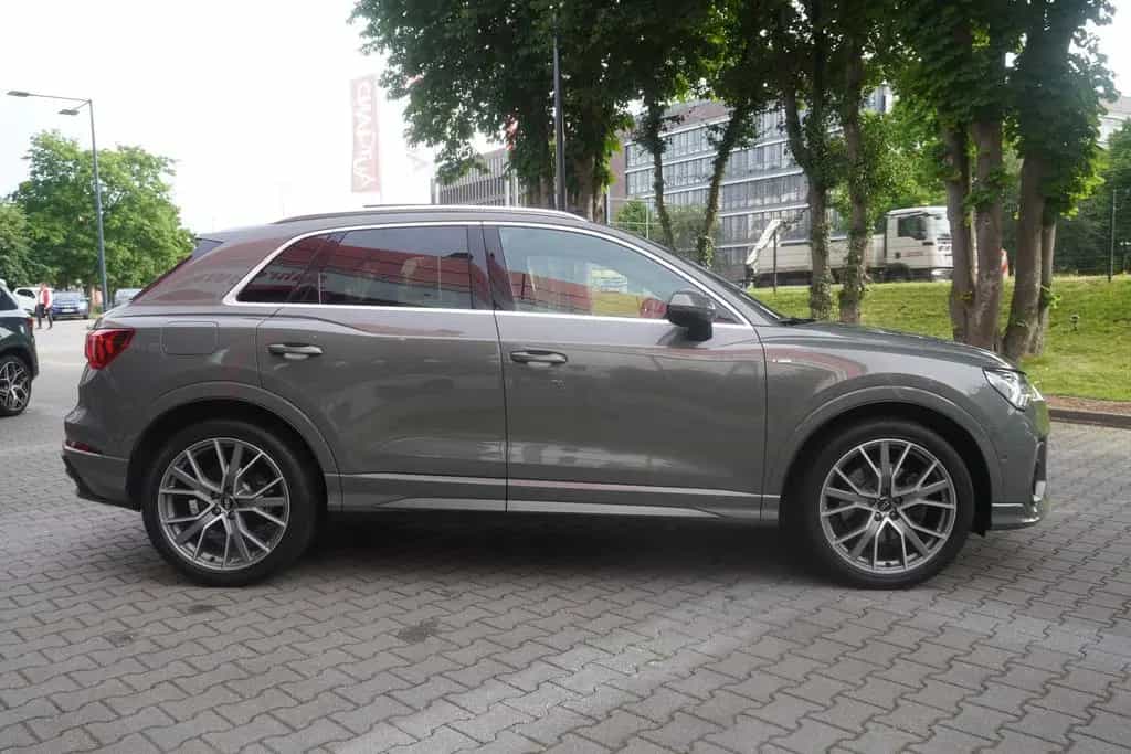 Audi Q3 40 2.0 TFSI S-Line LED Navi Panorama Kamera 01/2019-photo-4