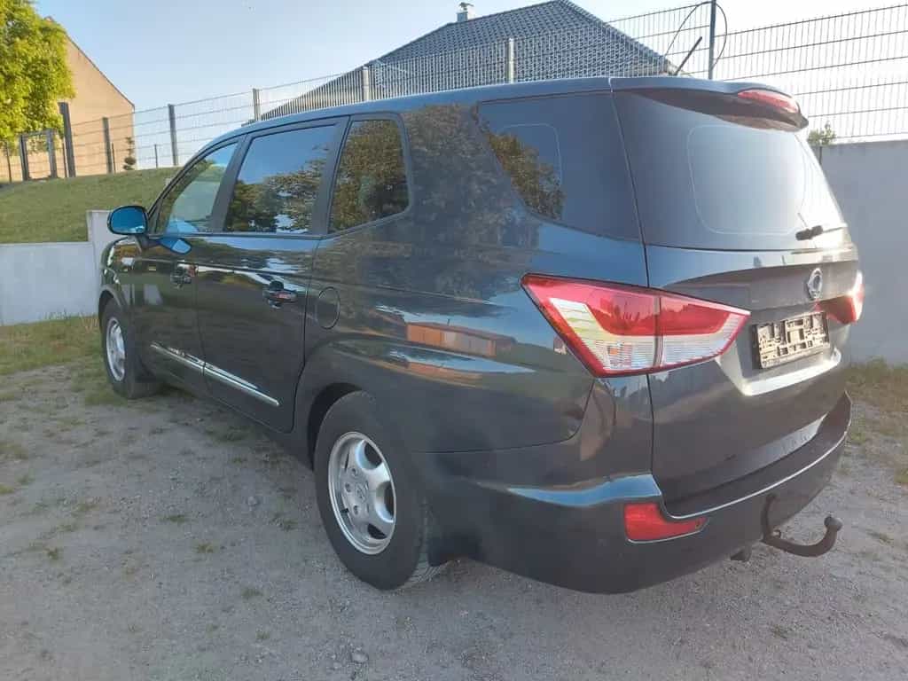 Ssangyong Rodius 2WD 02/2015-photo-2