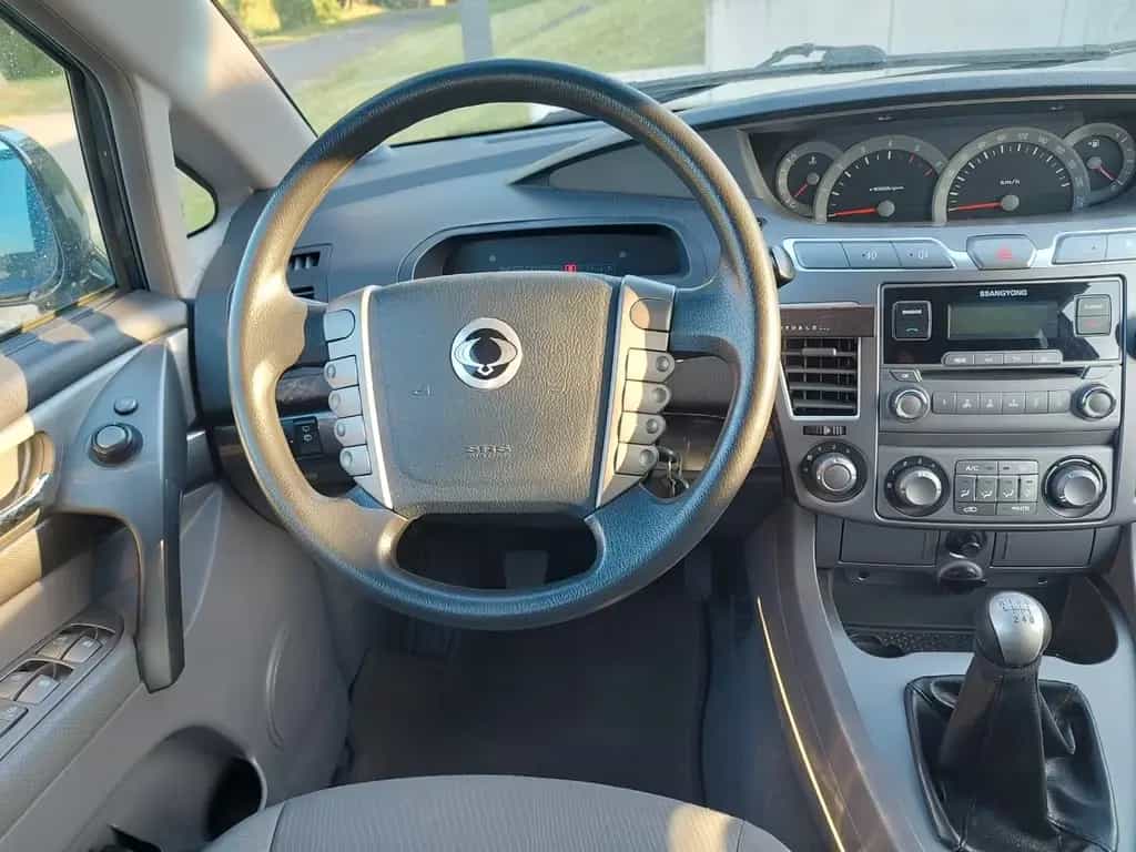 Ssangyong Rodius 2WD 02/2015-photo-5