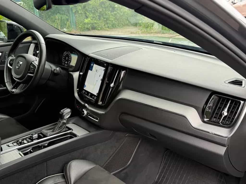 Volvo XC60 T5 R Design/LED/KAM/H&K/VIRTUAL/21Zoll/ 07/2018-photo-16