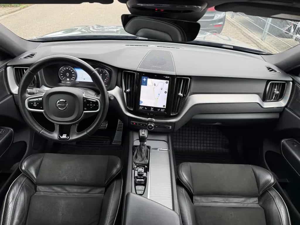 Volvo XC60 T5 R Design/LED/KAM/H&K/VIRTUAL/21Zoll/ 07/2018-photo-17
