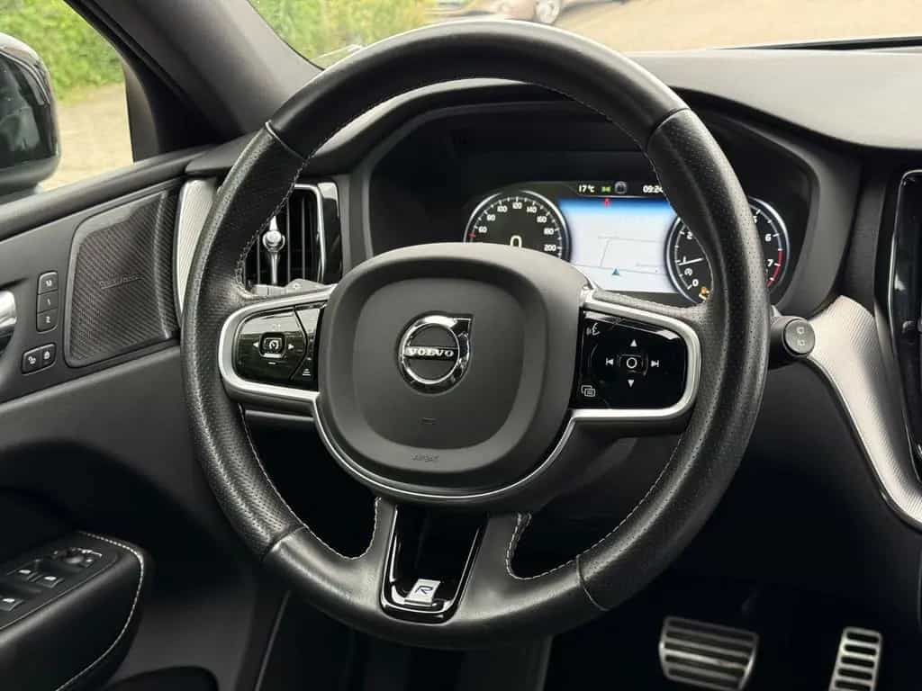 Volvo XC60 T5 R Design/LED/KAM/H&K/VIRTUAL/21Zoll/ 07/2018-photo-25