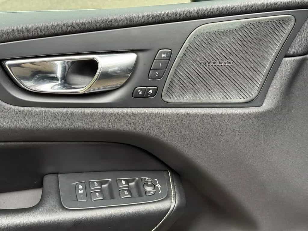 Volvo XC60 T5 R Design/LED/KAM/H&K/VIRTUAL/21Zoll/ 07/2018-photo-32