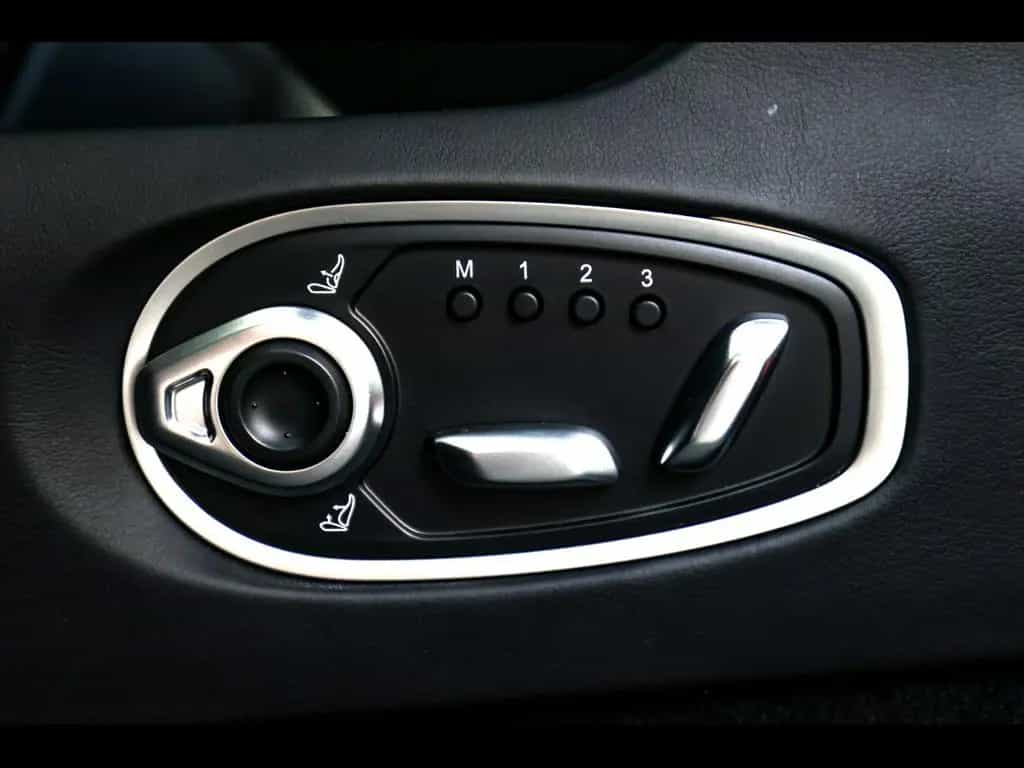 Aston Martin DB12 COUPE 4.0 V8°ALUMINITE SILVER°21'' 06/2024-photo-26