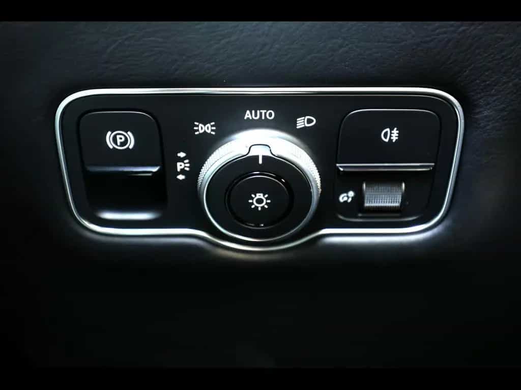 Aston Martin DB12 COUPE 4.0 V8°ALUMINITE SILVER°21'' 06/2024-photo-27