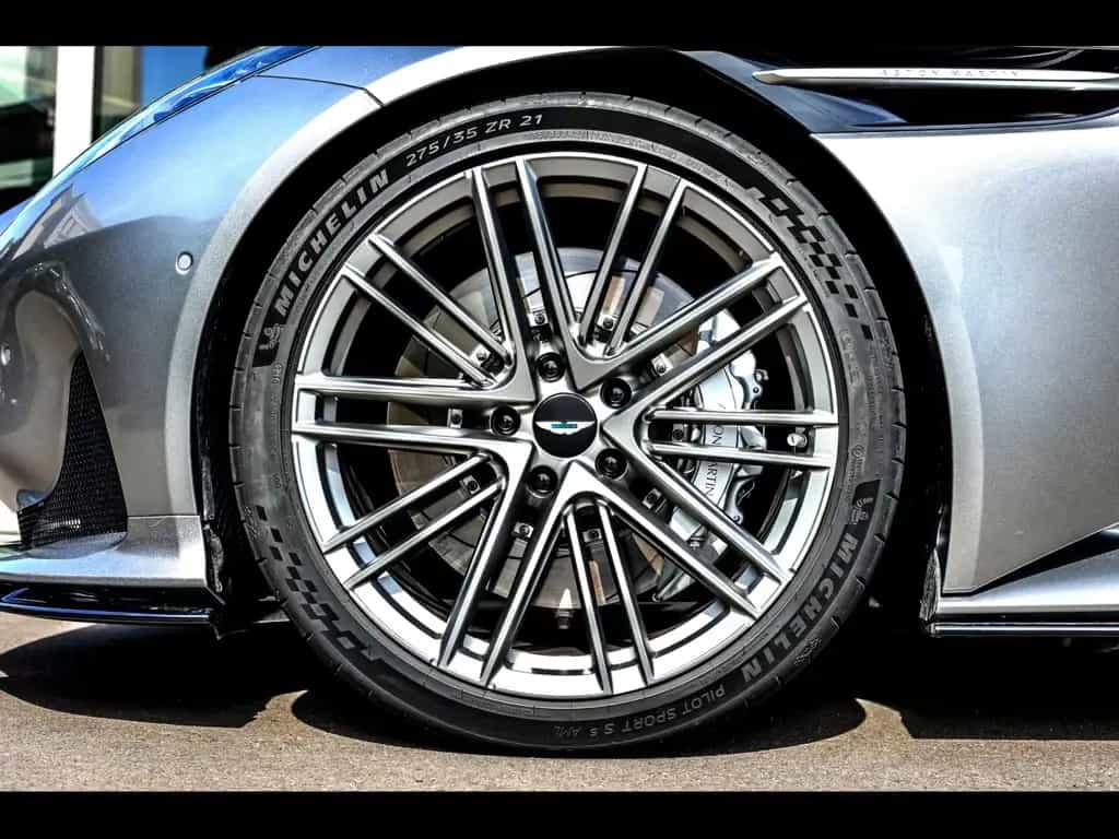 Aston Martin DB12 COUPE 4.0 V8°ALUMINITE SILVER°21'' 06/2024-photo-7