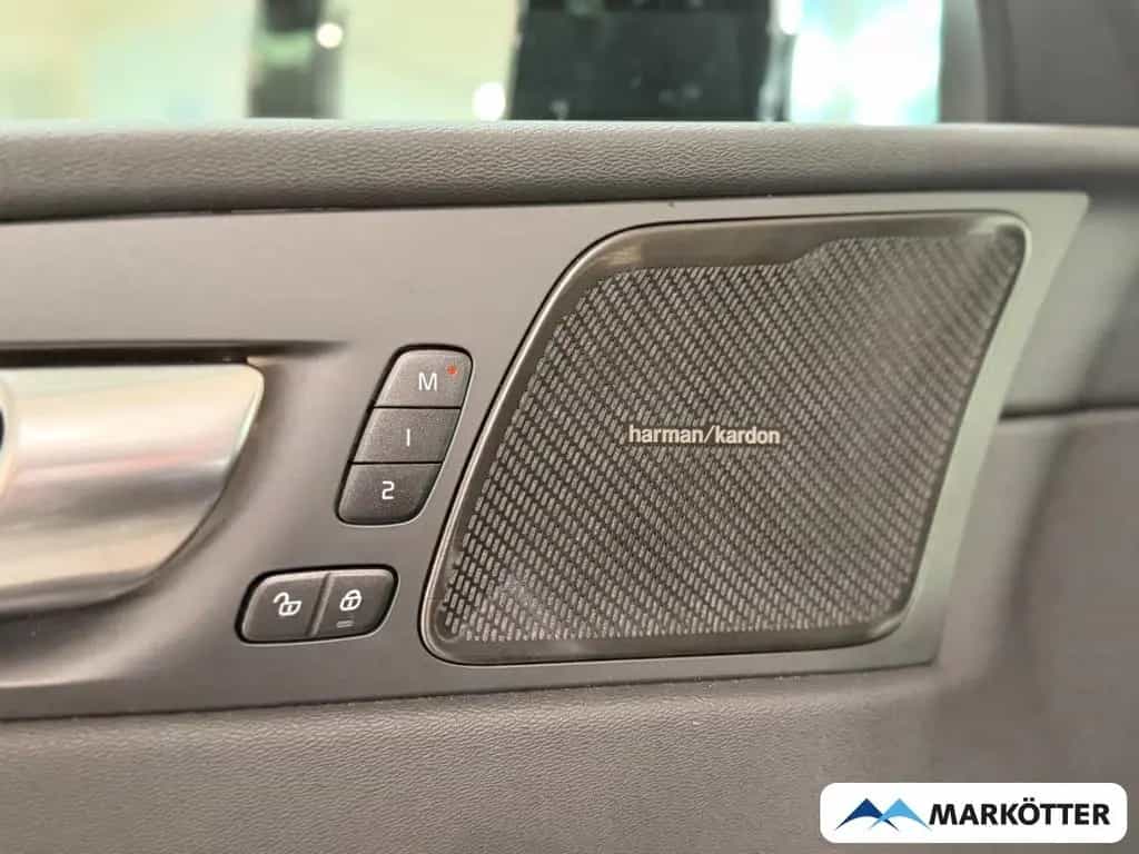 Volvo XC60 B5 AWD Plus Dark ACC/BLIS/FOUR-C/360°/H&K 05/2025-photo-22
