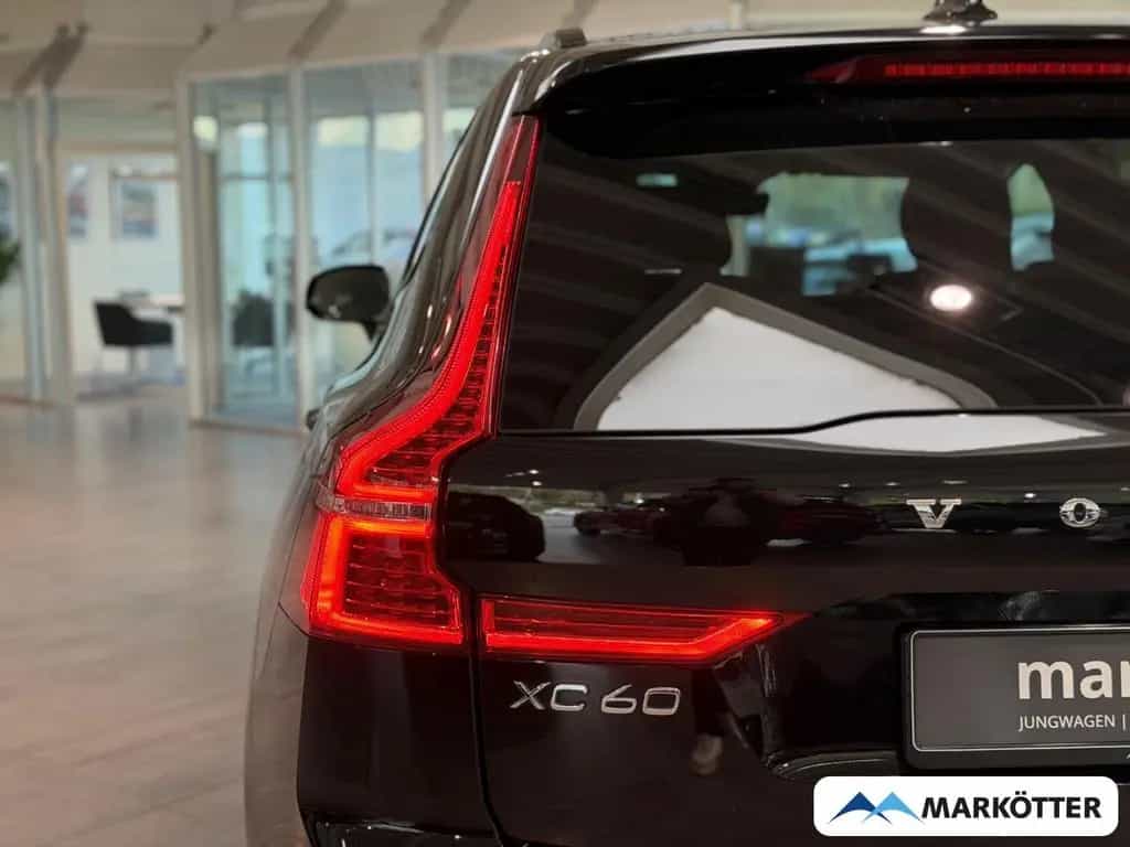Volvo XC60 B5 AWD Plus Dark ACC/BLIS/FOUR-C/360°/H&K 05/2025-photo-31