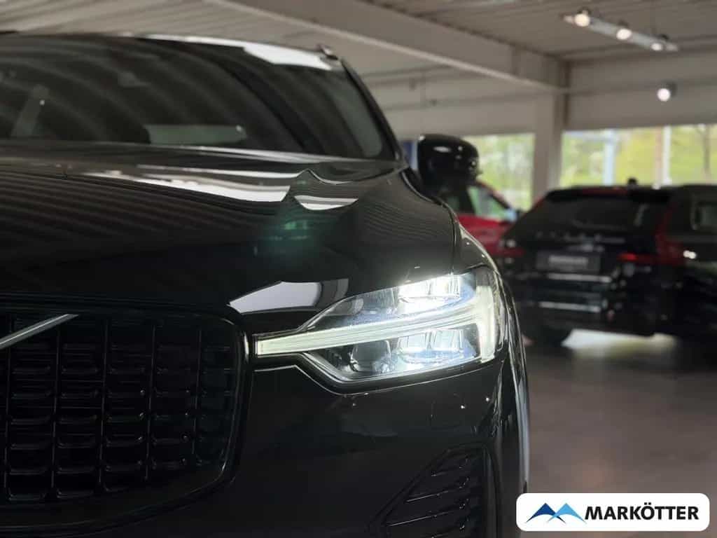 Volvo XC60 B5 AWD Plus Dark ACC/BLIS/FOUR-C/360°/H&K 05/2025-photo-32