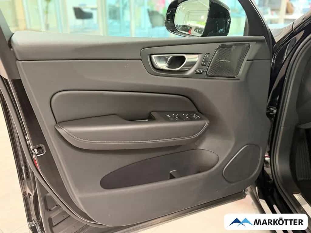 Volvo XC60 B5 AWD Plus Dark ACC/BLIS/FOUR-C/360°/H&K 05/2025-photo-34