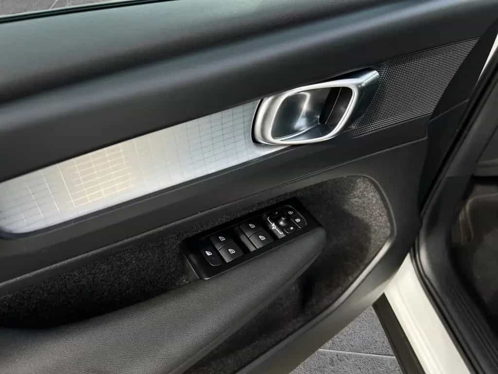 Volvo XC40 T2 Momentum Pro 2WD/Keyless/ Klima/SitzHZ 04/2022-photo-8