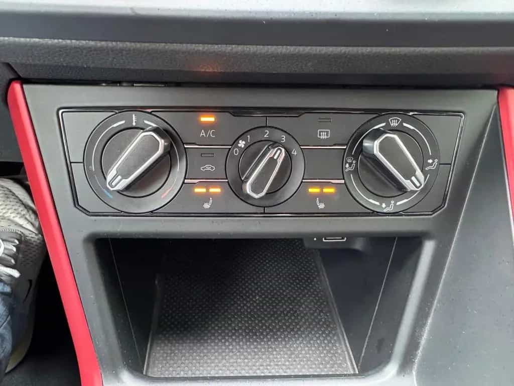 Volkswagen Polo VI GTI Motor 2,0 Ltr. 147 Kw Aut Navi PDC 03/2020-photo-25