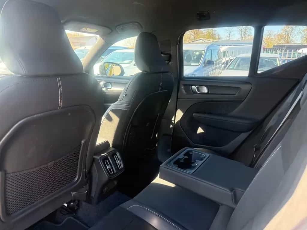 Volvo XC40 B4 Plus Dark AUTOMATIK*LEDER* 12/2022-photo-24