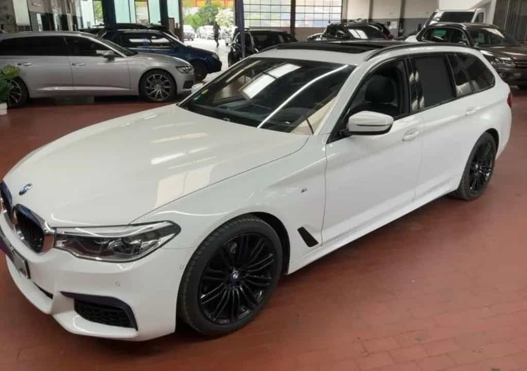 BMW 520 d M Sportpaket PANO/19-Zoll/LED/Head-Up 06/2019-photo-1