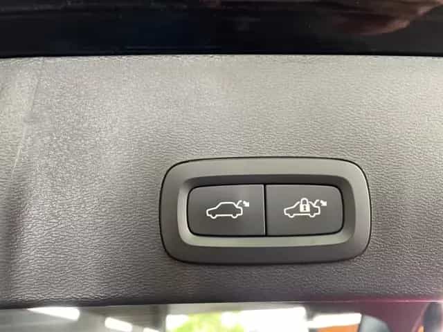 Volvo XC40 B3 2WD Core - Sitzheizung PDC Kamera AHK sc 04/2023-photo-14