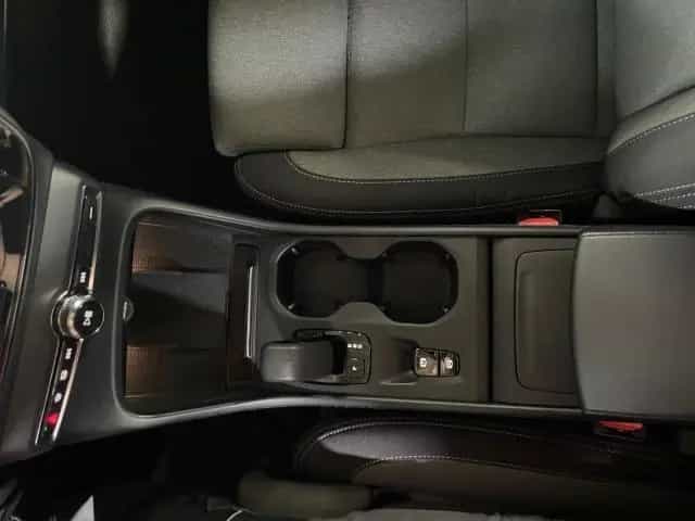 Volvo XC40 B3 2WD Core - Sitzheizung PDC Kamera AHK sc 04/2023-photo-18