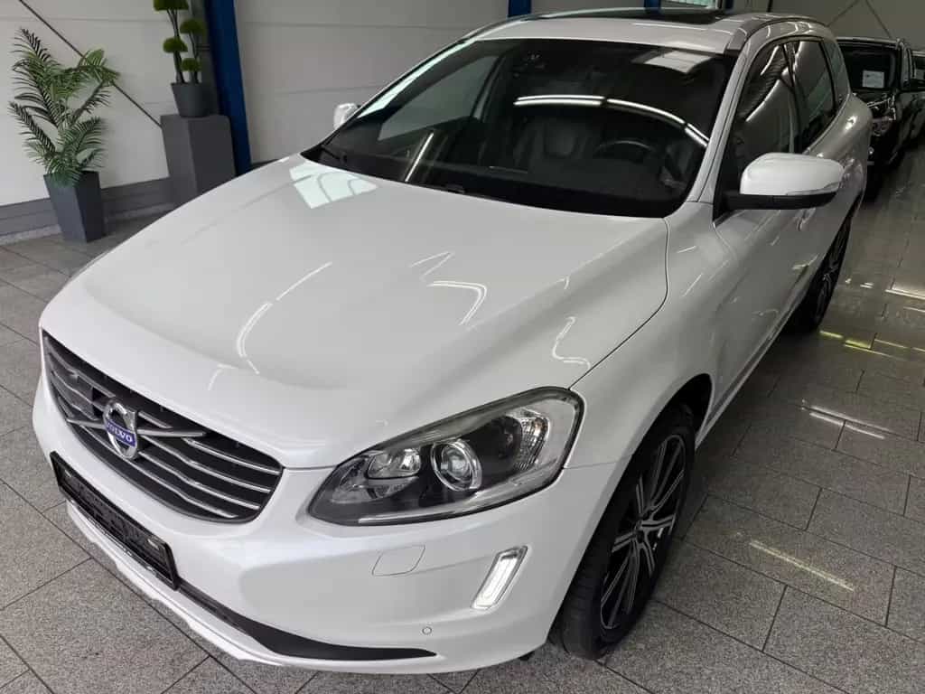 Volvo XC60 D5*SUMMU*AWD*AUT*PAN*BI-XN*CAM*H&K*NAV*MMRY 08/2015-photo-1