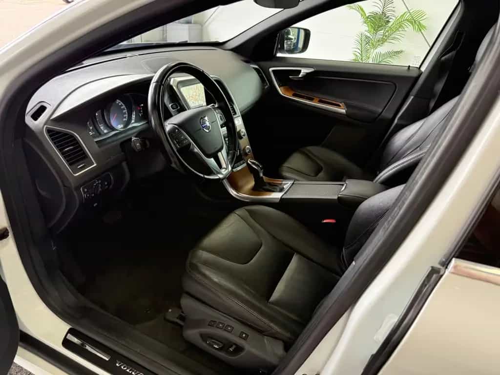 Volvo XC60 D5*SUMMU*AWD*AUT*PAN*BI-XN*CAM*H&K*NAV*MMRY 08/2015-photo-13