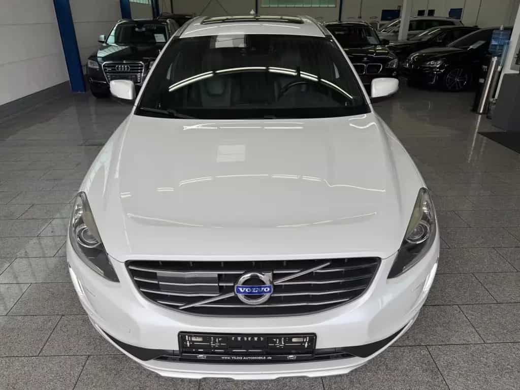 Volvo XC60 D5*SUMMU*AWD*AUT*PAN*BI-XN*CAM*H&K*NAV*MMRY 08/2015-photo-2
