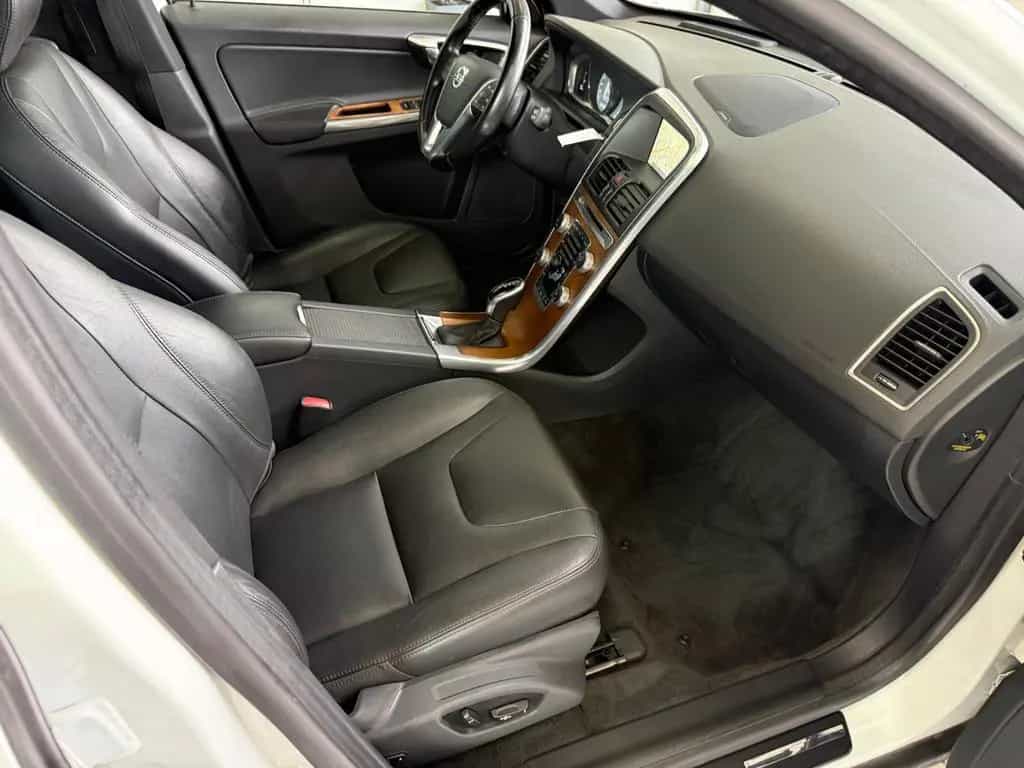 Volvo XC60 D5*SUMMU*AWD*AUT*PAN*BI-XN*CAM*H&K*NAV*MMRY 08/2015-photo-25