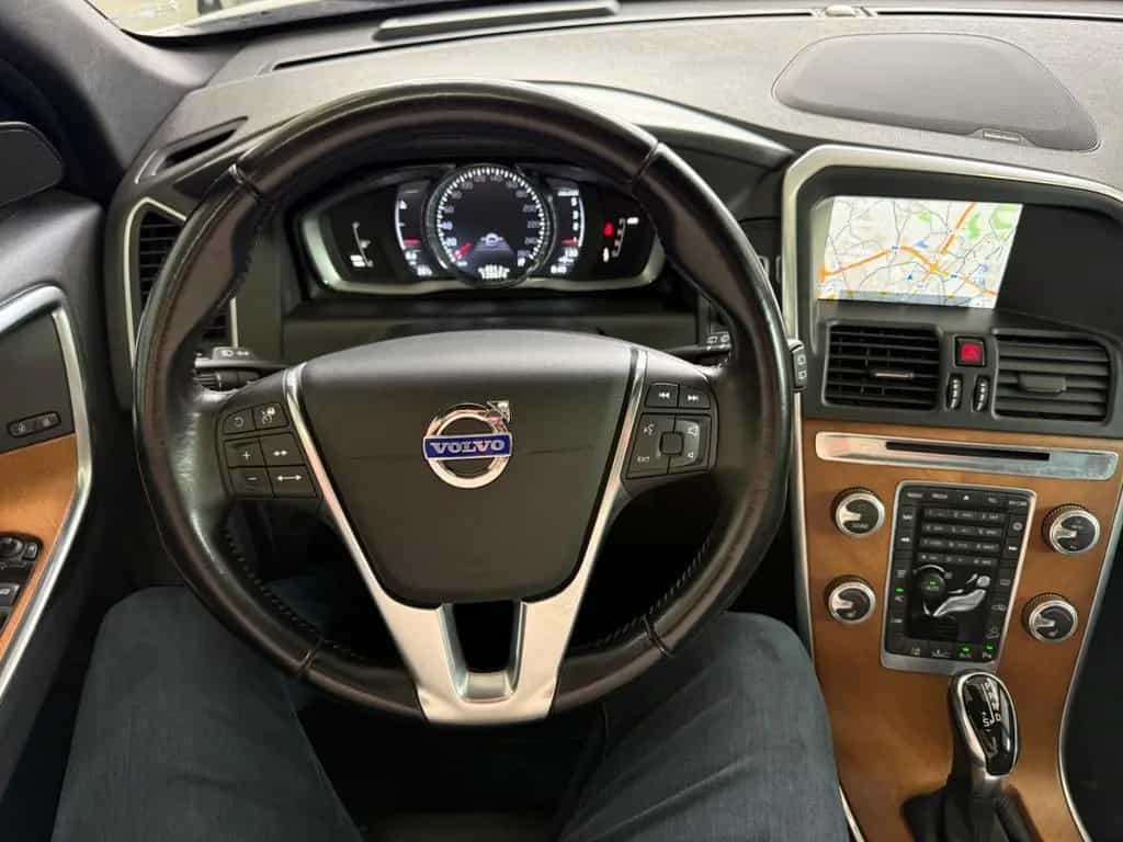 Volvo XC60 D5*SUMMU*AWD*AUT*PAN*BI-XN*CAM*H&K*NAV*MMRY 08/2015-photo-28