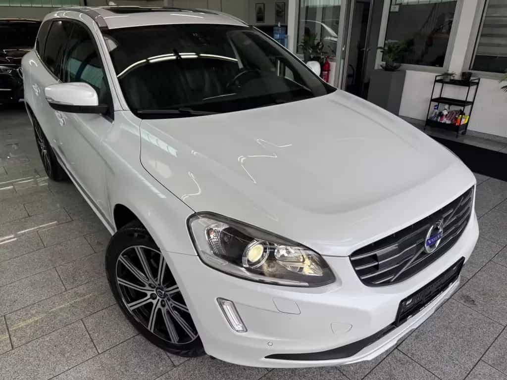 Volvo XC60 D5*SUMMU*AWD*AUT*PAN*BI-XN*CAM*H&K*NAV*MMRY 08/2015-photo-3