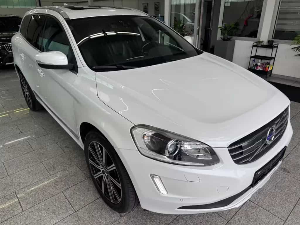Volvo XC60 D5*SUMMU*AWD*AUT*PAN*BI-XN*CAM*H&K*NAV*MMRY 08/2015-photo-4