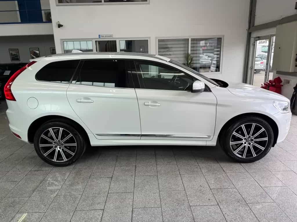 Volvo XC60 D5*SUMMU*AWD*AUT*PAN*BI-XN*CAM*H&K*NAV*MMRY 08/2015-photo-5